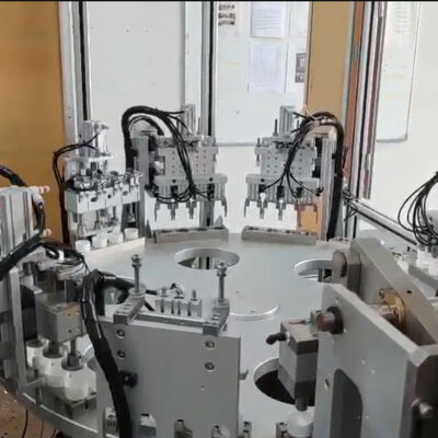 अच्छी कीमत 100% योग्यता जाँच के साथ पूरी तरह से स्वचालित Desiccant Cap Assembly Machine 1 वर्ष की वारंटी और त्रुटि अलार्म प्रणाली ऑनलाइन
