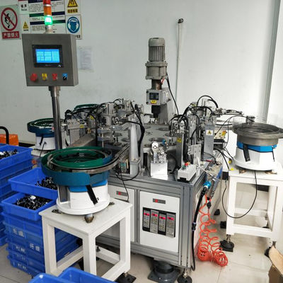 अच्छी कीमत पीएलसी नियंत्रित हार्डवेयर असेंबली मशीन 220V स्वचालित असेंबली मशीन ऑनलाइन