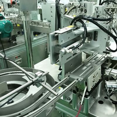 अच्छी कीमत पिक रिंग कैप यूरो कैप असेंबली मशीन 220V / 50Hz स्वचालित ऑनलाइन