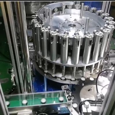 अच्छी कीमत बोतल टोपी निर्माण पर सटीक गास्केट भरने के लिए हाई-स्पीड कैप अस्तर मशीन ऑनलाइन