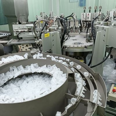 अच्छी कीमत स्थिर दबाव और सर्वो-लिंक्ड रॉड संरचना प्रणाली के साथ गारंटीड कैप मेडिकल इन्फ्यूजन बोतल कैप असेंबली मशीन ऑनलाइन