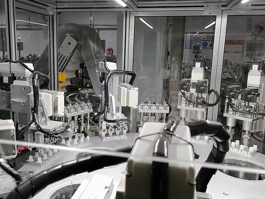अच्छी कीमत उच्च दक्षता टर्नटेबल प्रकार संचालन के साथ स्वचालित कैपिंग मशीन स्थिर संचालन ऑनलाइन