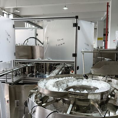 उच्च क्षमता वाले सर्वो मोटर के साथ यांत्रिक डबल फोल्डिंग कवर असेंबली मशीन