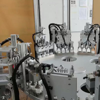अच्छी कीमत 220V Voltage Desiccant Cap Assembly Machine with 100% Qualification Check and Vibrating Feeder for Pharmaceutical Use ऑनलाइन