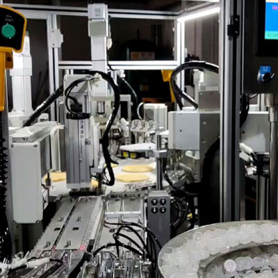 99% योग्य उत्पाद दर, पीएलसी नियंत्रण और डेसिकेंट कैप के लिए 1500-8500pcs/घंटा गति के साथ स्वचालित सीआरसी कैप असेंबली मशीन