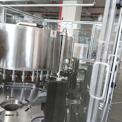 पीएलसी नियंत्रण के साथ निरंतर गति डबल फोल्ड कैप असेंबली मशीन, 14000-18000 पीस/घंटा, स्टेनलेस स्टील + एल्यूमीनियम मिश्र धातु निर्माण