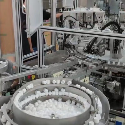 99% संतोषजनक दर, पीएलसी नियंत्रण, और स्वचालित उत्पादन लाइनों के लिए फोटोइलेक्ट्रिक सेंसर का पता लगाने के साथ Desiccant कैप असेंबली मशीन